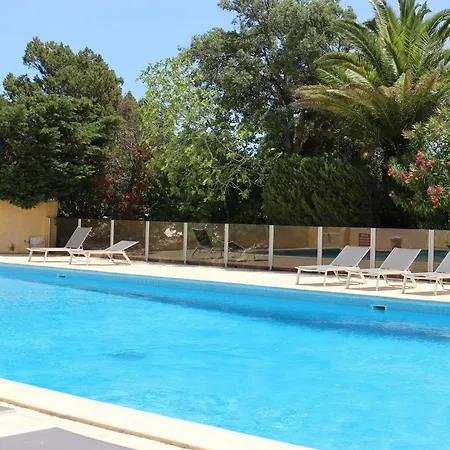 פארק נופש Locations De Giulia 4*